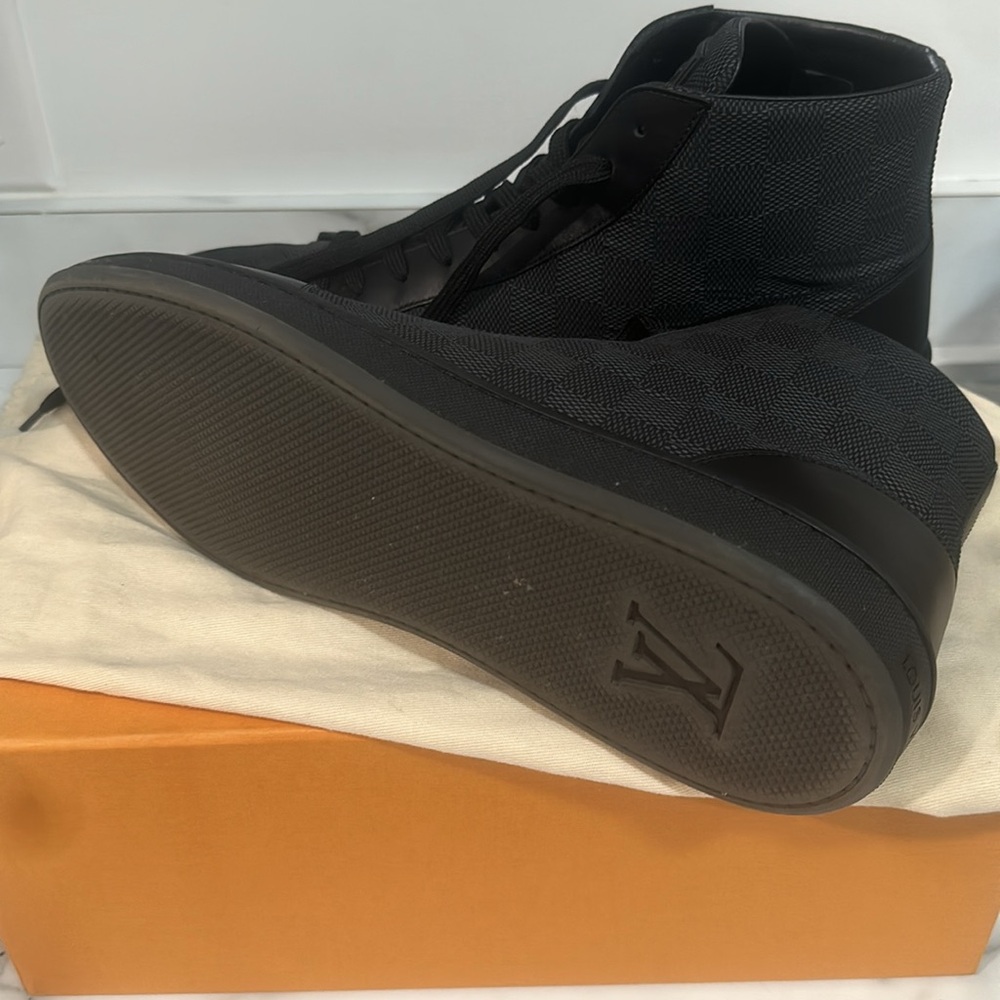 Louis Vuitton Men’s Sneaker - Picture 5 of 5